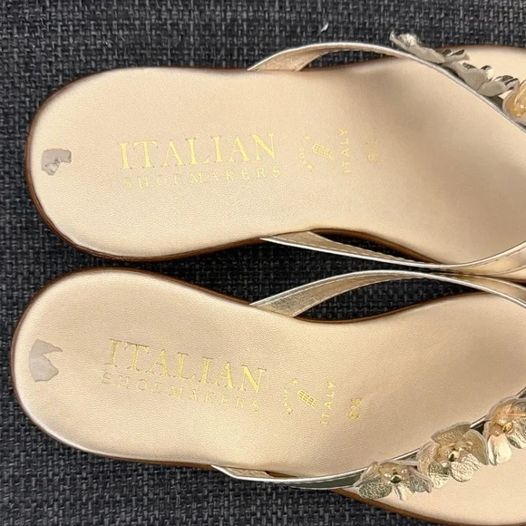 Italian Shoemakers Size 8 1/2 Gold Flower Sandals - Picture 5 of 5